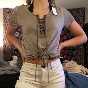 Very adorable american eagle tie tshirt!